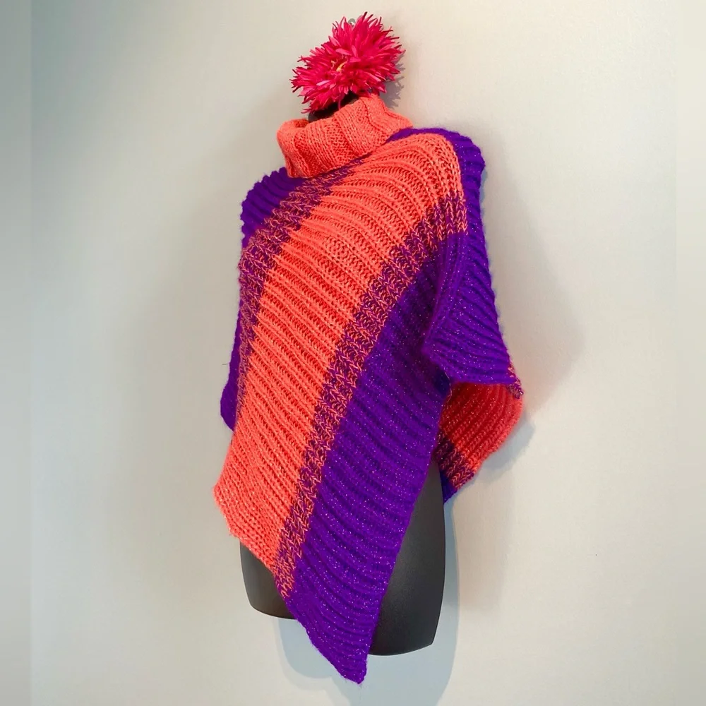 One of a kind hand knitted poncho - Picture 1 of 10